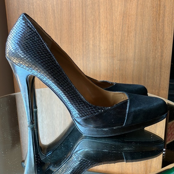 Nine West closed toe heel - Picture 2 of 8